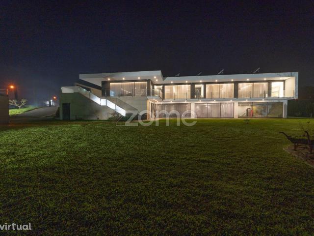 Moradia individual T4 com piscina interior de gua aquecida