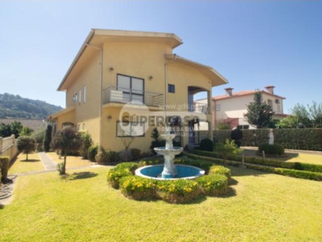 Moradia Individual T5 em Gualtar