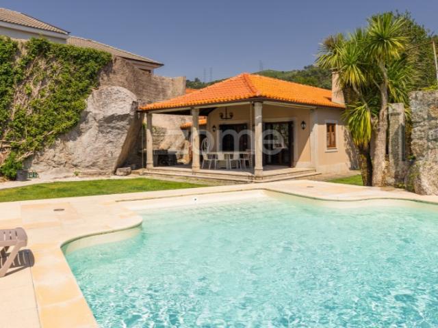 Moradia individual T6 com 4 suites e piscina em Vieira do Minho