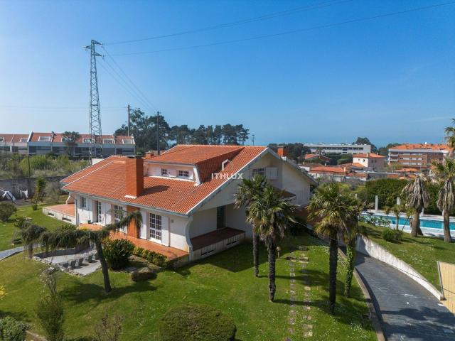 Moradia Individual T7 em Miramar, Vila Nova de Gaia
