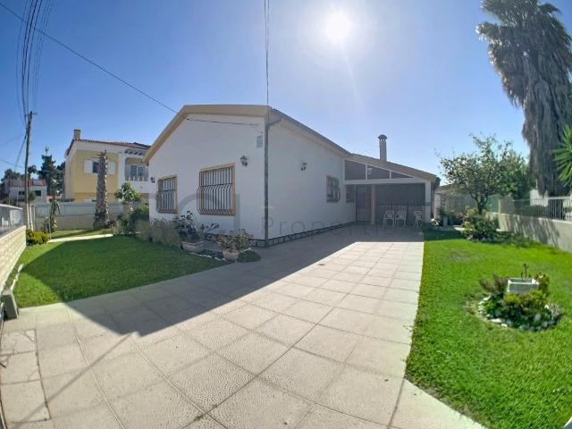 Moradia IsoladaT3 Térrea c/ Garagem em Belverde 101m² Amora