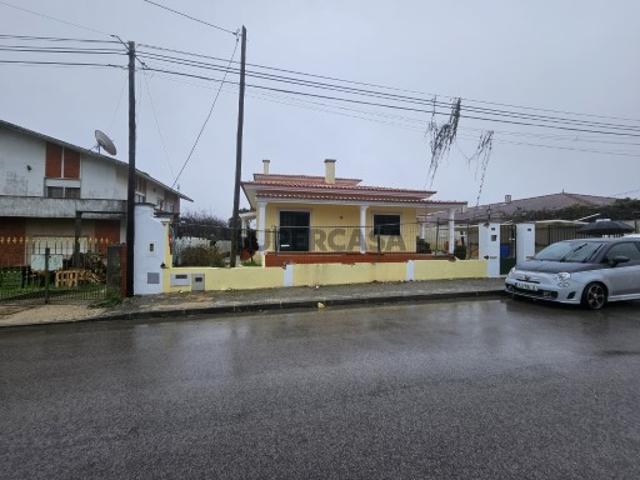 MORADIA ISOLADA