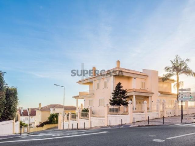 Moradia Isolada c/ piscina Alfragide