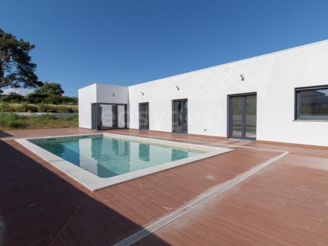Moradia Isolada c/ Piscina Centro da Charneca da Caparica