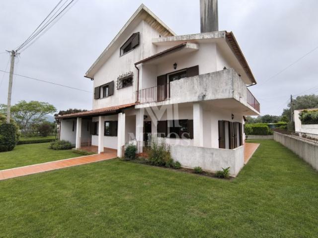 Moradia isolada com jardim Vila Franca