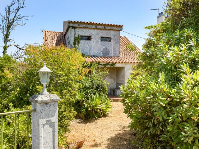 Moradia Isolada com Jardim, Miradouro Privado e Vista Desafogada em Quintola de Sesimbra