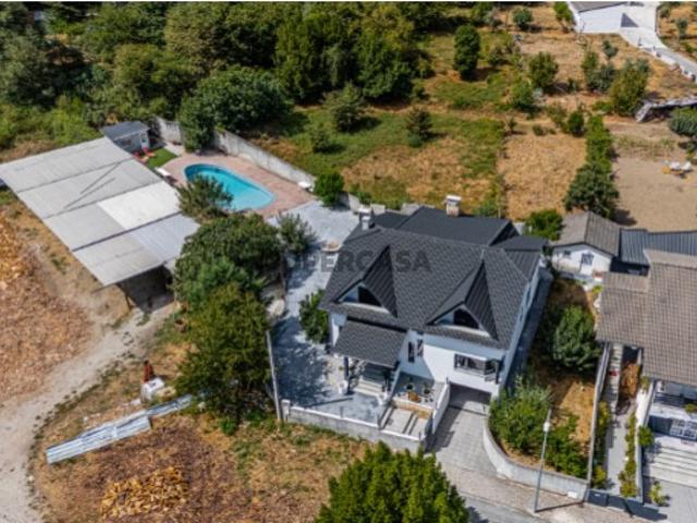 Moradia Isolada com Piscina e Terreno em Rio de Loba A 5 Minutos do Centro de Viseu!