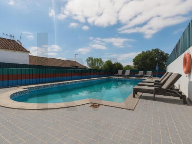 Moradia Isolada com Piscina e Anexos Ideal para Alojamento Local ou Habitação em Vendas Novas