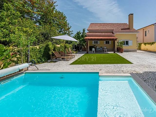 Moradia Isolada com Piscina e Garagem em Azeitão 670m2