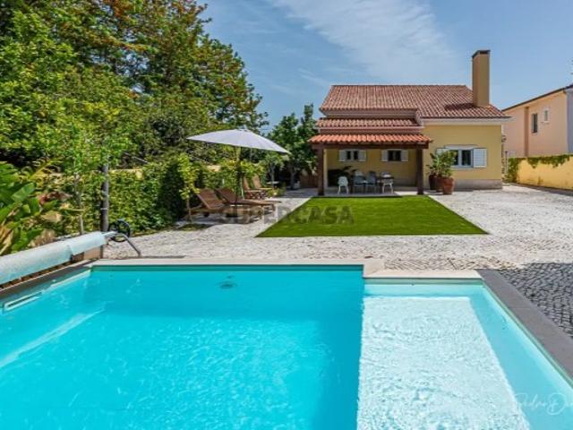 Moradia Isolada com Piscina e Garagem em Azeitão 670m2