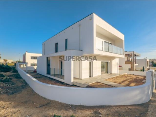 Moradia Isolada com Piscina na Sobreda da Caparica