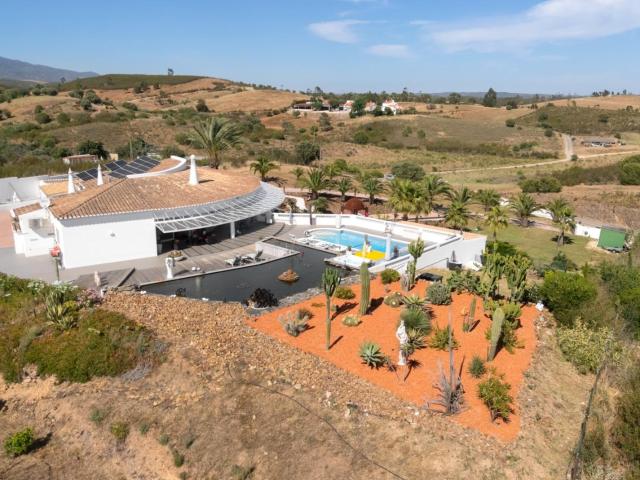 Moradia Isolada com Piscina, Lago Privado e Total Privacidad. 189m² Mexilhoeira Grande