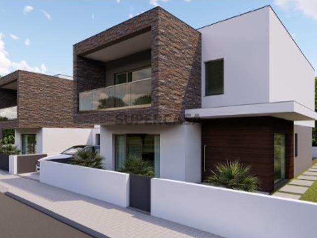 Moradia T3 isolada NOVA com PISCINA Valadares, Marisol