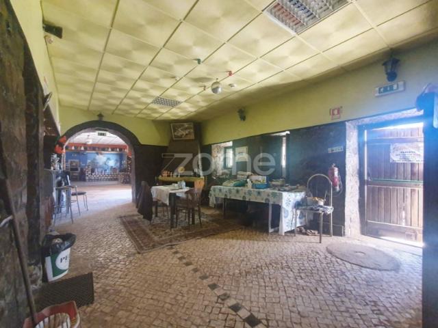 Moradia isolada com 10 assoalhadas e mais de 11000 m2