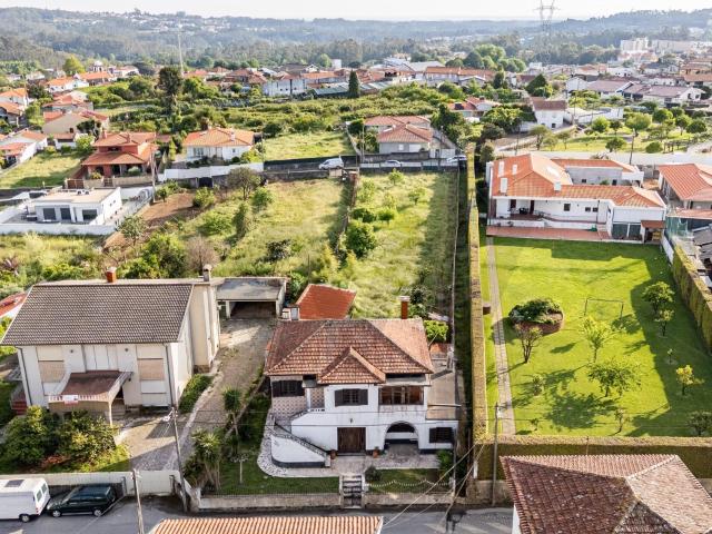Moradia Isolada com 1.600 m² – Excelente Potencial para Investimento ou Habitação Bi familiar