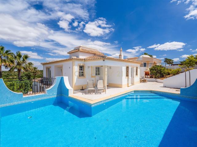 Moradia Isolada com 3 Quartos, Piscina e Garagem em Albufeir. 192m² Albufeira e Olhos de Água