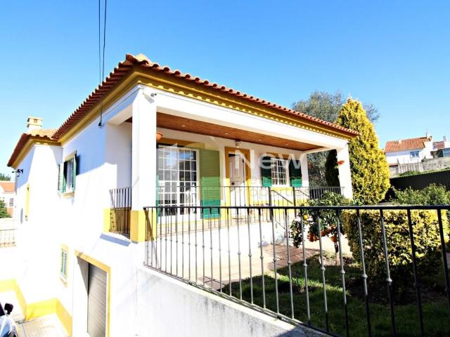 Moradia isolada com 600m2 de terreno com fantástica piscina 200m² Sesimbra Castelo