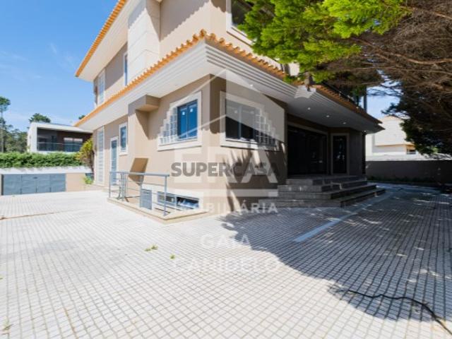 Moradia Isolada a 100 M da Praia!