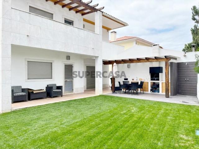 Moradia Isolada, arquitetura tradicional, com garagem Quintinhas