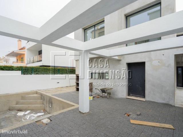 Moradia isolada de Arquitectura Moderna de tipologia T3+1 na zona d.