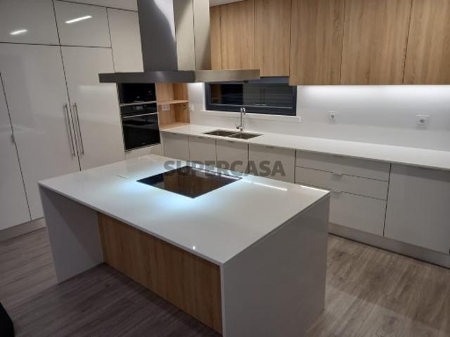 Moradia Isolada Duplex T4 em Azeitão
