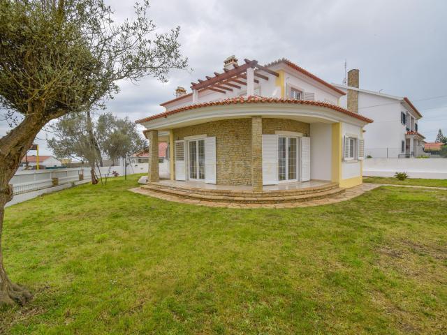 Moradia Isolada em Sintra: Conforto e Elegância