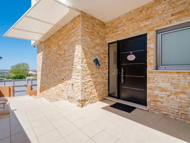 Moradia isolada moderna T3 com cave de 90 m2 em Mexilhoeira. 141m² Mexilhoeira Grande