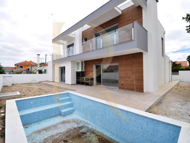 Moradia isolada nova T4+1 com piscina e garagem em Brejos de. 0m² Azeitão São Lourenço e São Simão