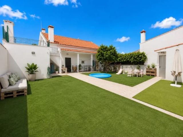 Moradia Isolada T2+1 com Excelente Espaço Exterior e Potencial de Ampliação em Fernão Ferro