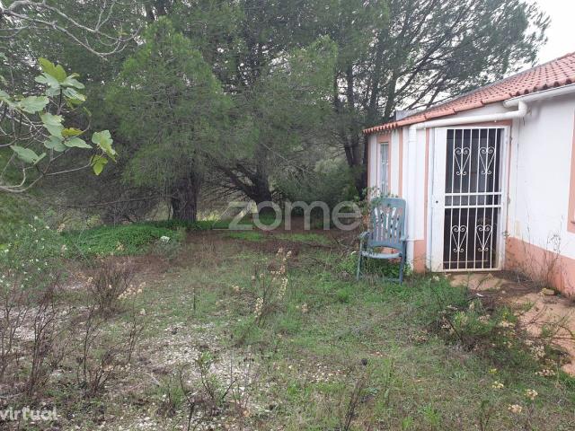 Moradia isolada T2 com terreno em Perna Seca, Messines