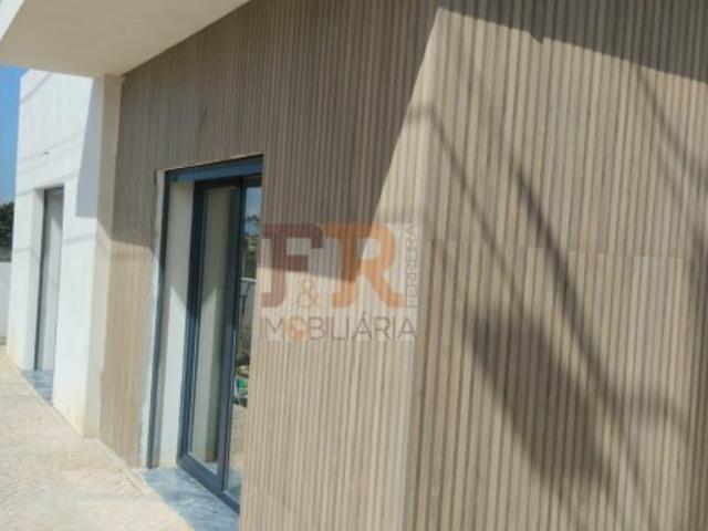 Moradia Isolada T3+1 com Garagem e Piscina Fernão Ferro