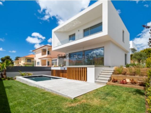 Moradia isolada T3+1 com jardim e piscina em Cascais