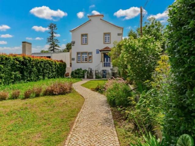 Moradia isolada T3 + 1 com vista mar em localização premium no coração de Caxias!