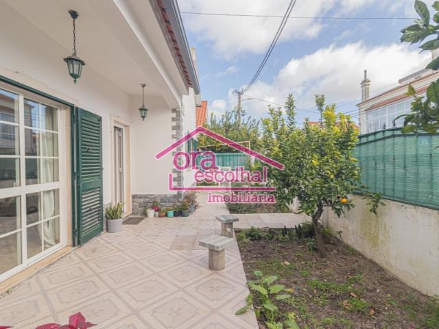 Moradia ISOLADA T3 + 2 com GARAGEM, terreno de 315 m2 na Quinta do Conde!