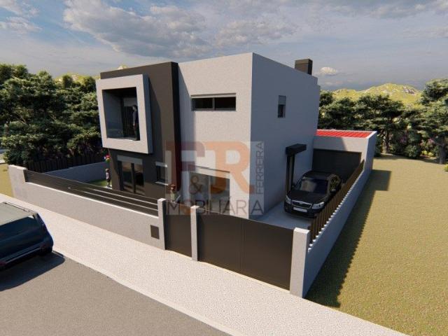 Moradia Isolada T4 com Piscina e Garagem. AZEITO