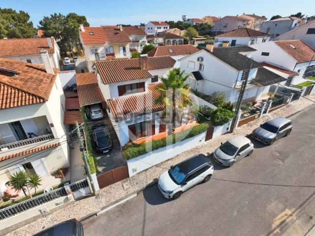 Moradia Isolada T3 com Garagem, Jardim e Anexo de Lazer | Quinta do Conde
