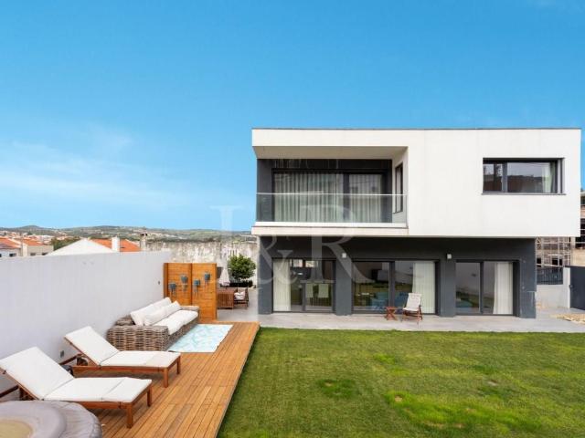 Moradia isolada T3 com jardim em Loures 217m² Loures