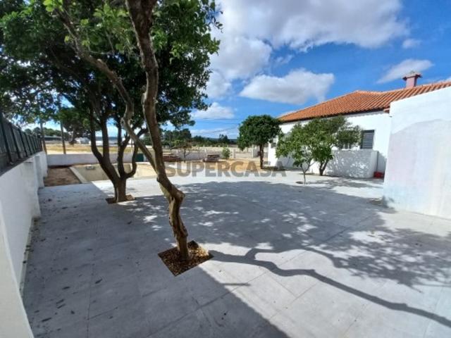 Moradia isolada T3 com piscina