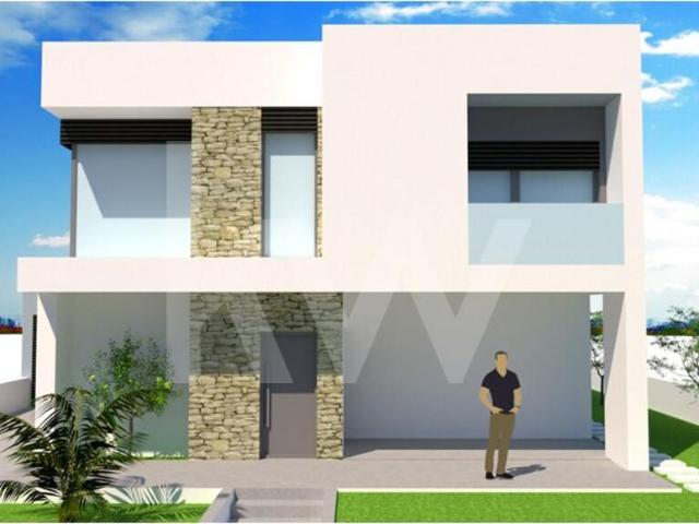 Moradia Isolada T3, com piscina