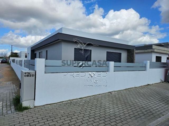 Moradia Isolada T3, c/Piscina e Garagem, Brejos Azeitão