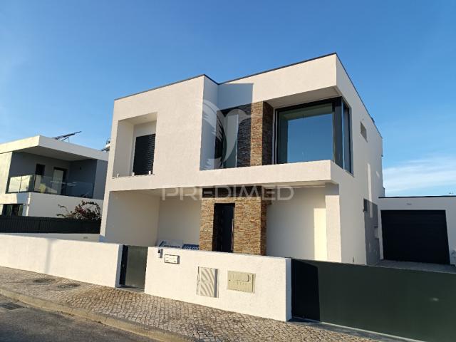 Moradia Isolada T3, c/Piscina e Garagem, em Azeitão