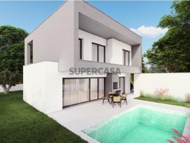 Moradia isolada T3, arquitetura contemporânea com garagem e piscina Aroeira