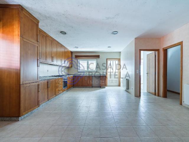 Moradia isolada T3 ás portas da cidade Santa Maria da Feira 191m² Lagoaça e Fornos