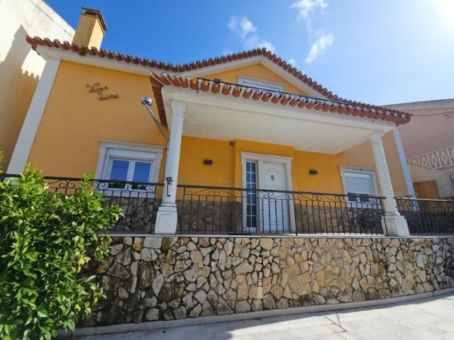 Moradia Isolada T3 de Excelente Construção em Belas, Sintra 2 Pisos e 2 WC