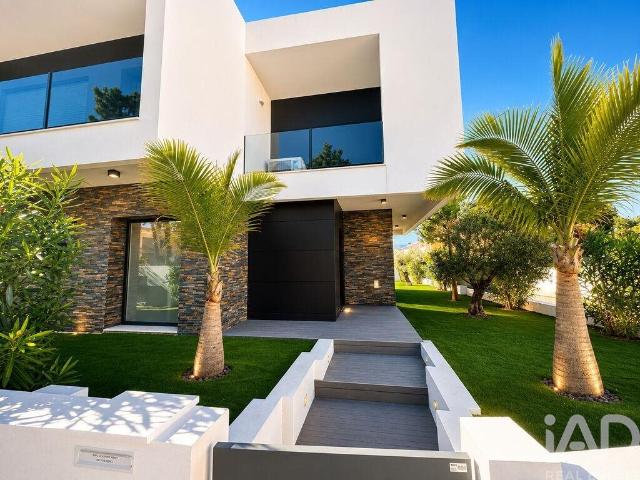 Moradia isolada T3 em Charneca de Caparica e Sobreda 154m² Charneca De Caparica