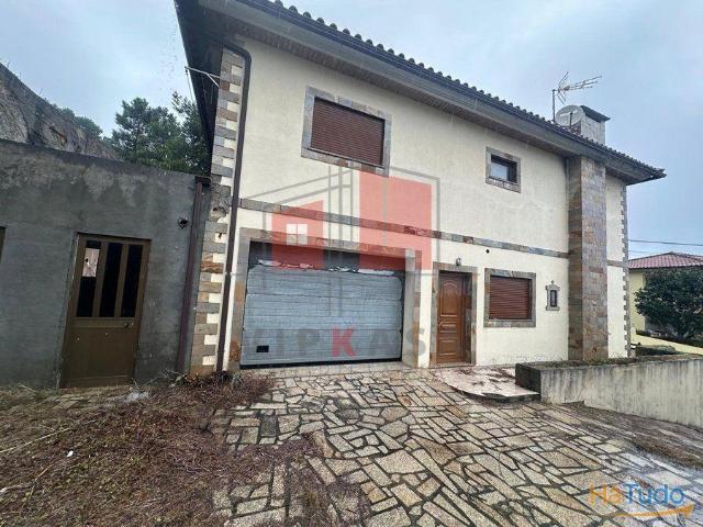 Moradia Isolada T3 em Alijó | 26084080935