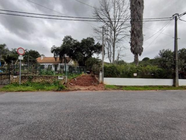 Moradia isolada T3 em Fonte da Rasca Azeitão