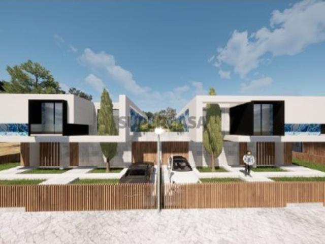 Moradia Isolada T3, em urbanização nova junto à Praia da Fonte da Telha, com piscina Aroeira