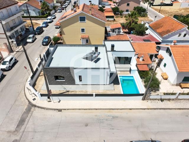 Moradia Isolada T3 Nova com Piscina | Arquitetura Moderna | Quinta do Conde