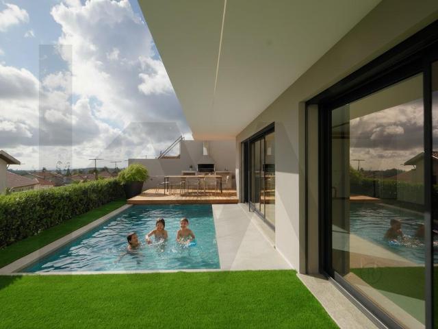 Moradia Isolada T3 Nova Com Piscina Privada, Vistas Mar Arrifana
